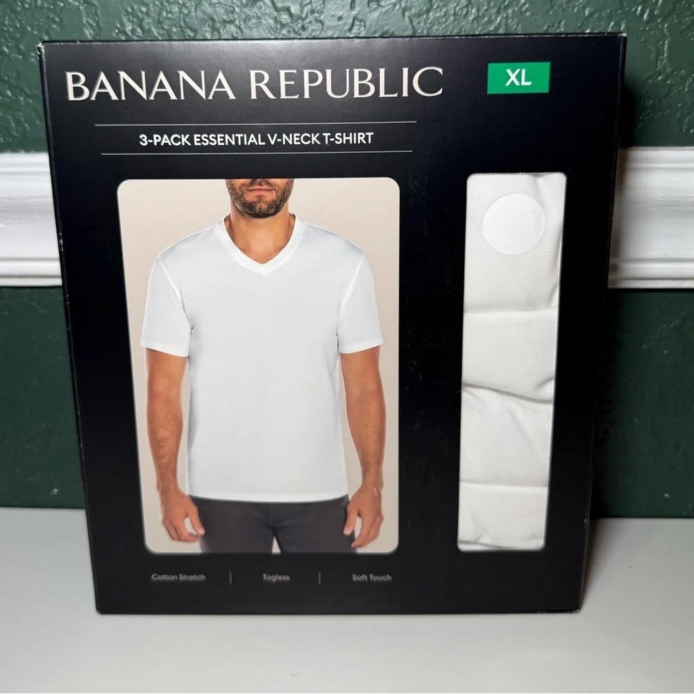 NEW! Banana Republic Men's 3 pack Essential White V-Neck T-shirt Soft Tee M/XL